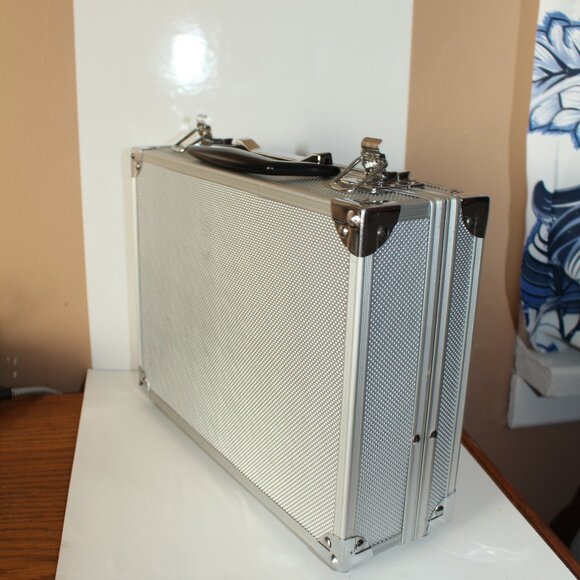 Intec Gameboy Advance Aluminum Case - Picture 2 of 3
